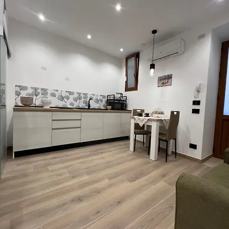 Ad Un Passo Dalla Rocca Luxury アパート チェファル