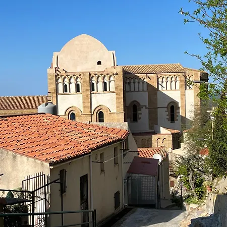 Ad Un Passo Dalla Rocca Luxury Apartament *