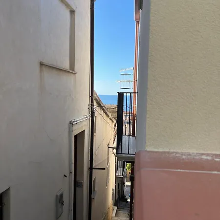 Ad Un Passo Dalla Rocca Luxury شقة