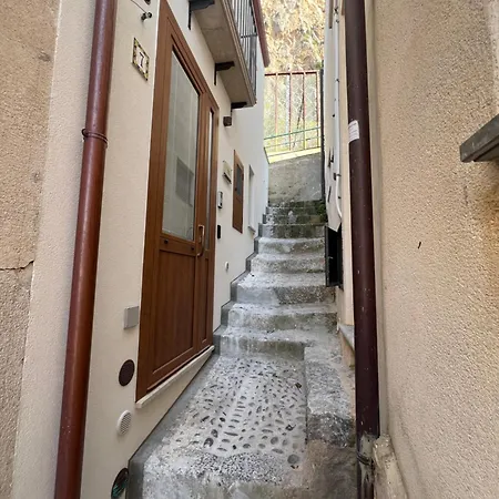 Ad Un Passo Dalla Rocca Luxury Daire Cefalù
